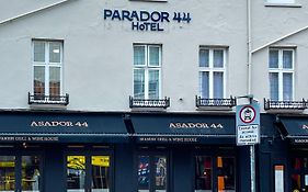 Parador 44
